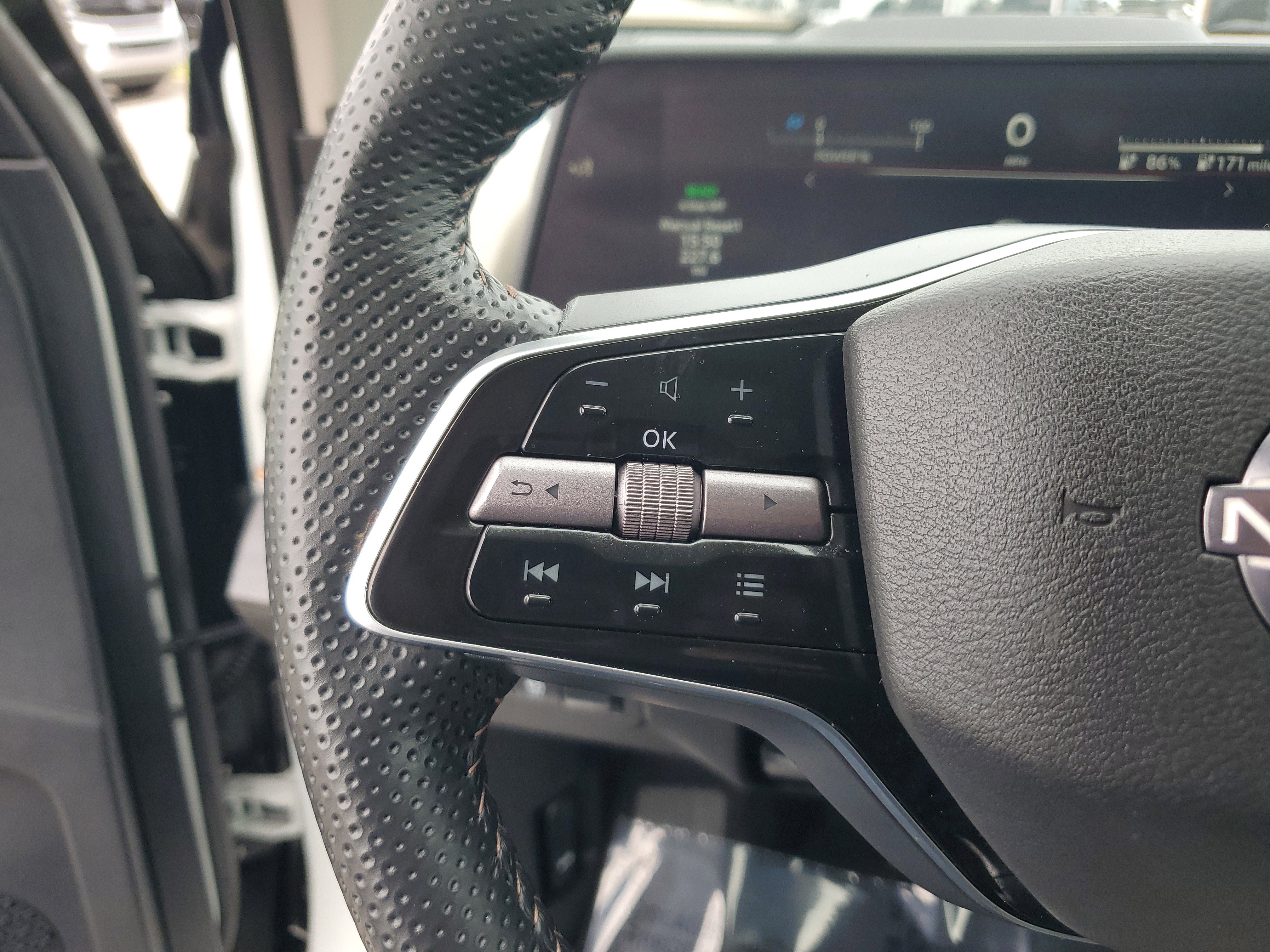 Used 2025 Nissan Ariya AWD image 21
