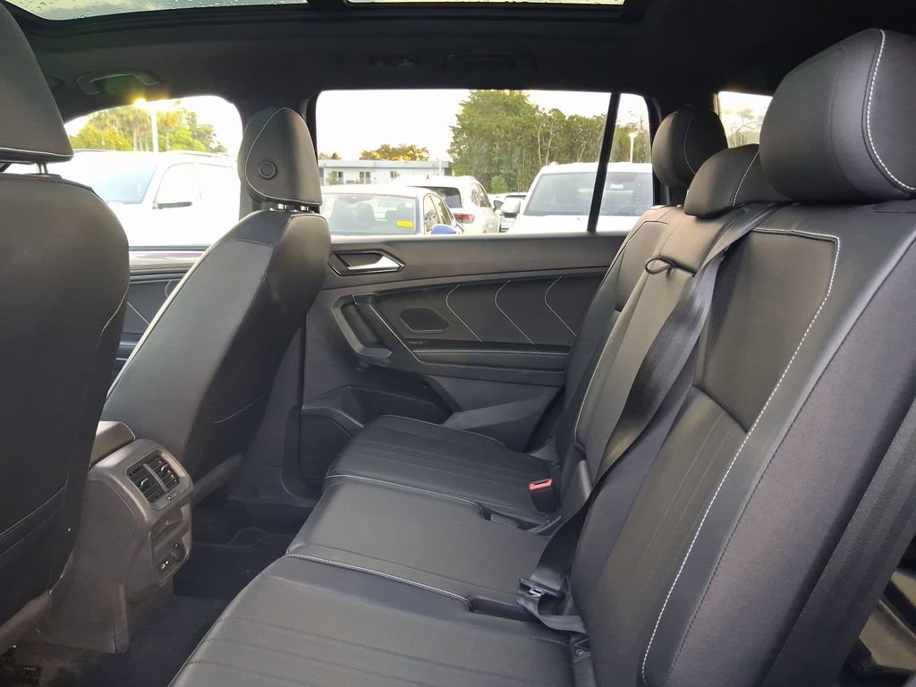 Used 2023 Volkswagen Tiguan SE R-Line image 8