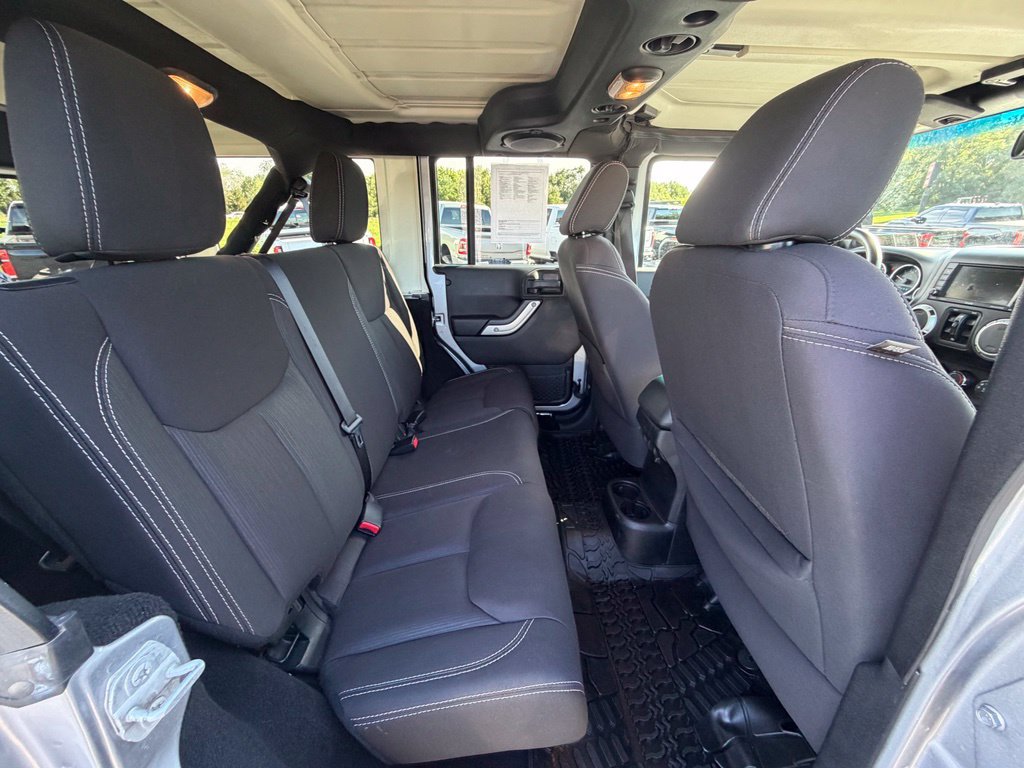 Used 2014 Jeep Wrangler Unlimited Sahara w/ Connectivity Group AWD/4WD image 21