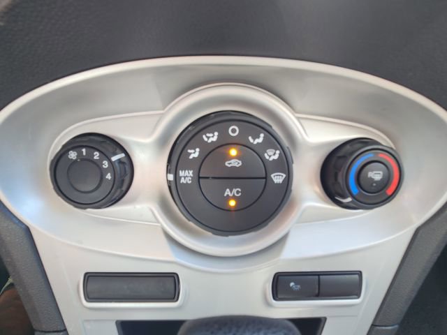 Used 2018 Ford Fiesta SE image 23