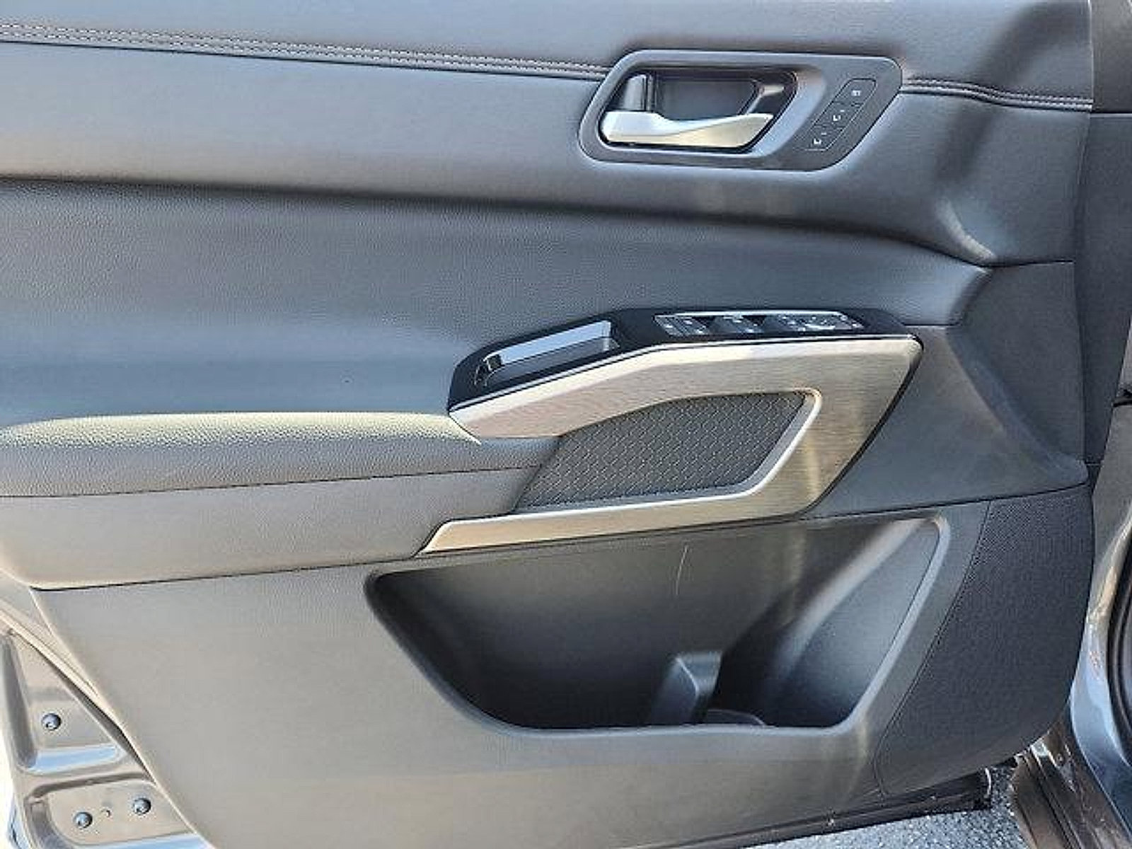 New 2025 Nissan Pathfinder Platinum w/ Black Appearance Package image 8