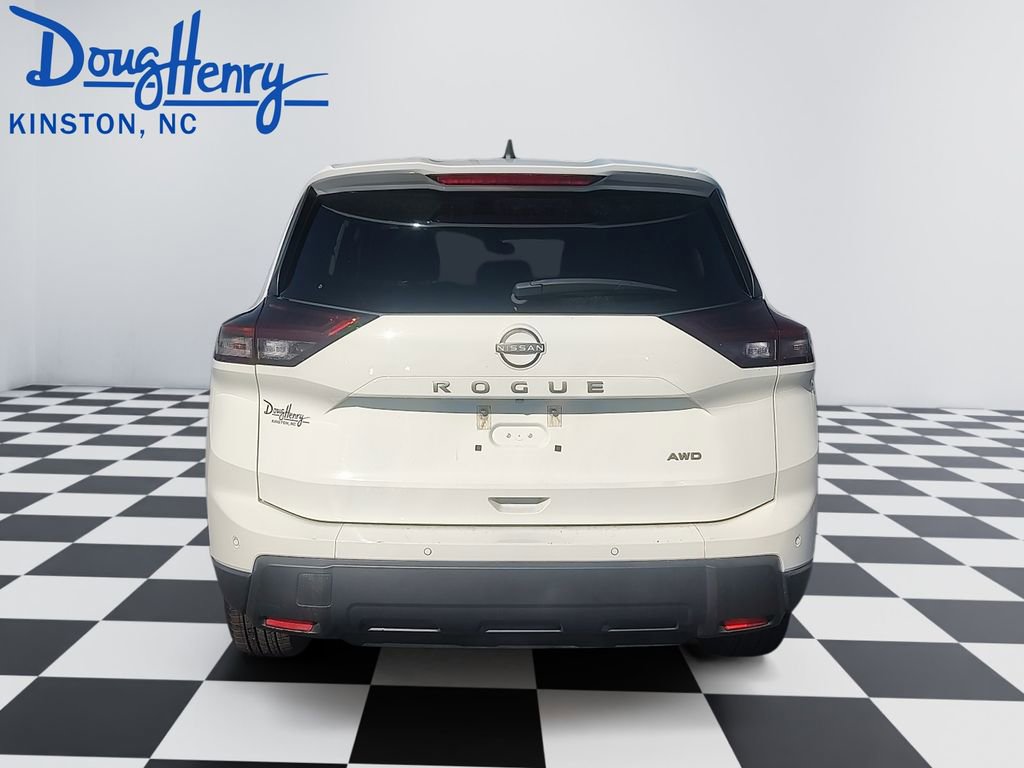 Used 2024 Nissan Rogue S image 4