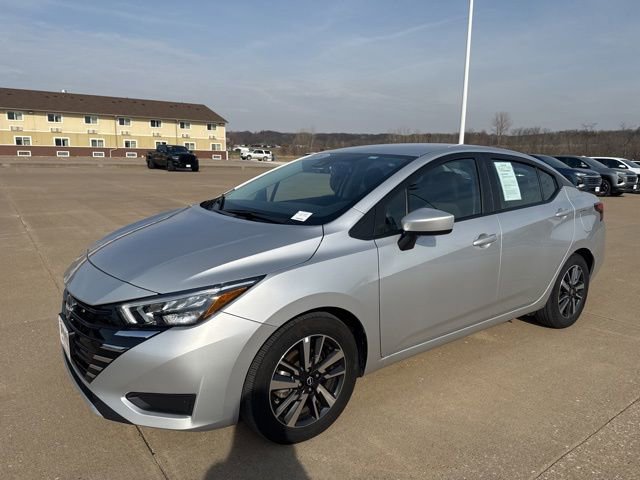 Used 2025 Nissan Versa SV image 7