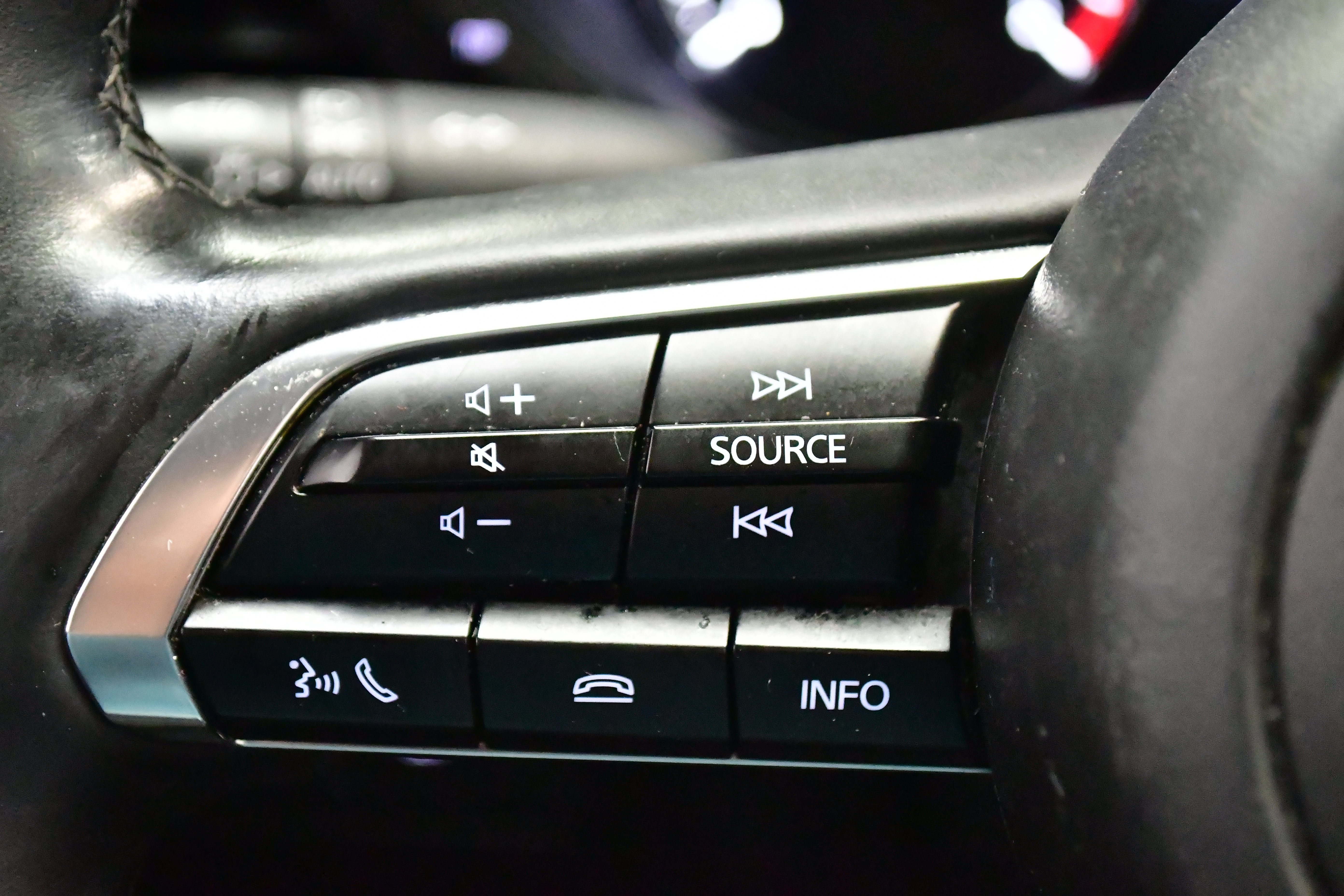 Used 2024 MAZDA MAZDA3 s image 43