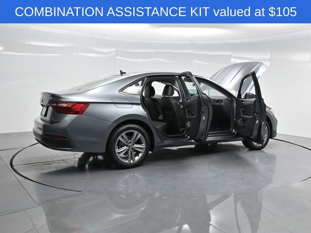 Used 2022 Volkswagen Jetta SE image 4