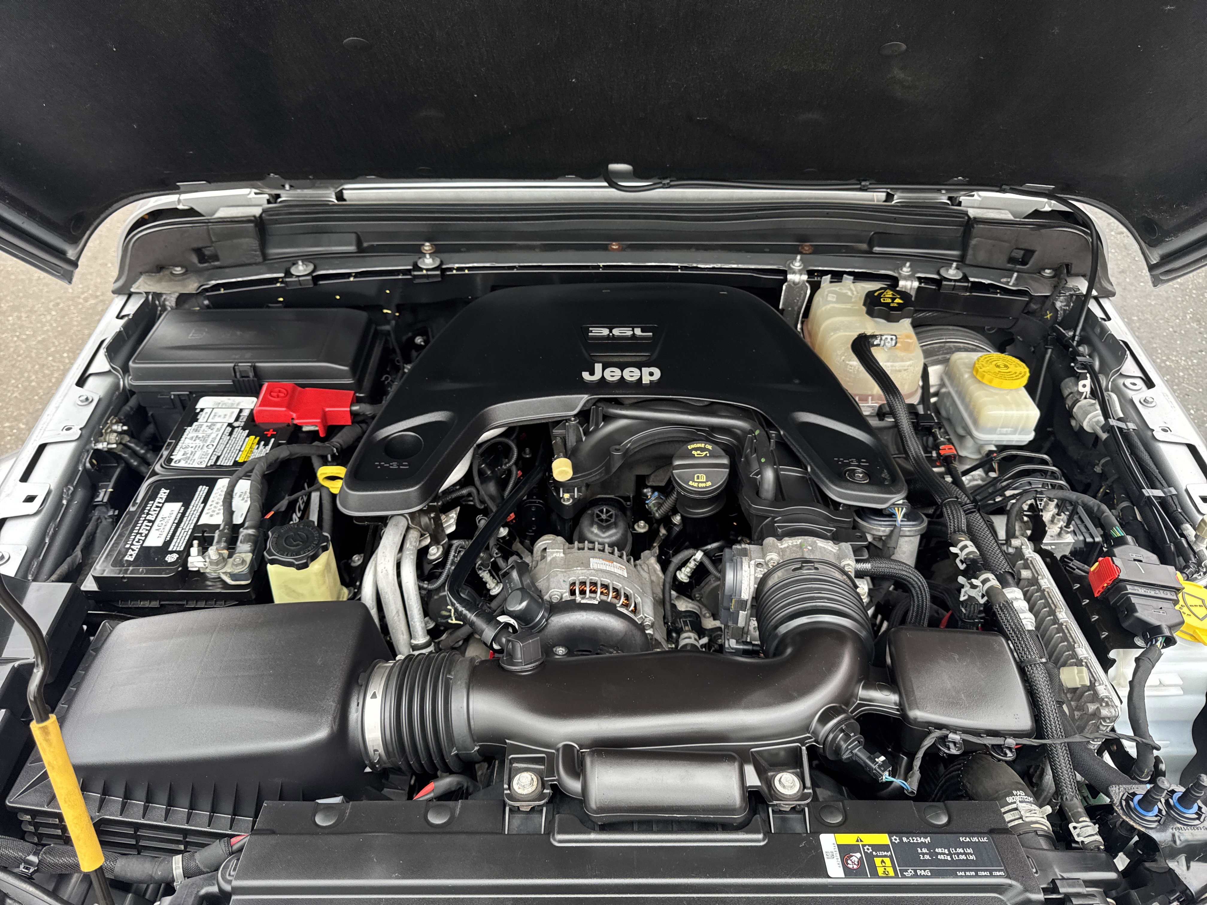 Used 2018 Jeep Wrangler Unlimited Sahara image 11