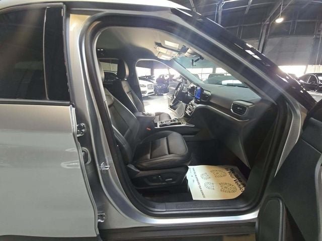 Used 2024 Ford Explorer XLT w/ Equipment Group 202A AWD/4WD image 22