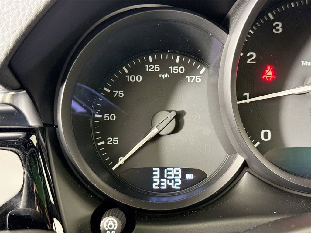 Used 2024 Porsche Macan image 11