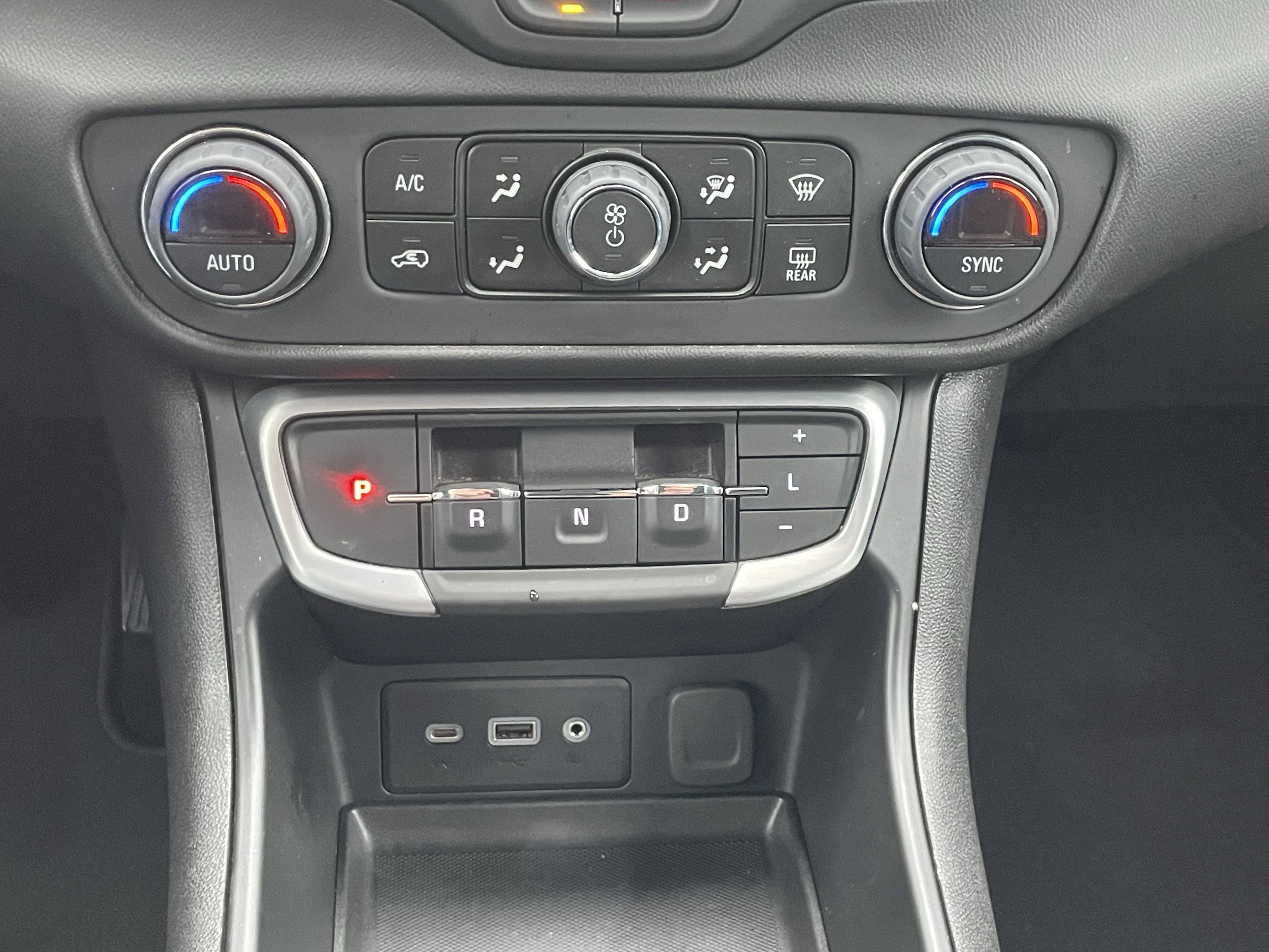 Used 2023 GMC Terrain SLE w/ Driver Convenience Package AWD/4WD image 25