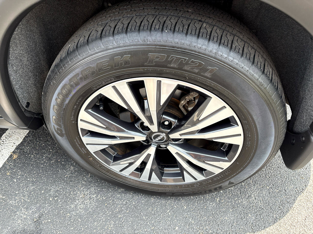 Used 2022 Nissan Rogue SV w/ SV Premium Package image 13