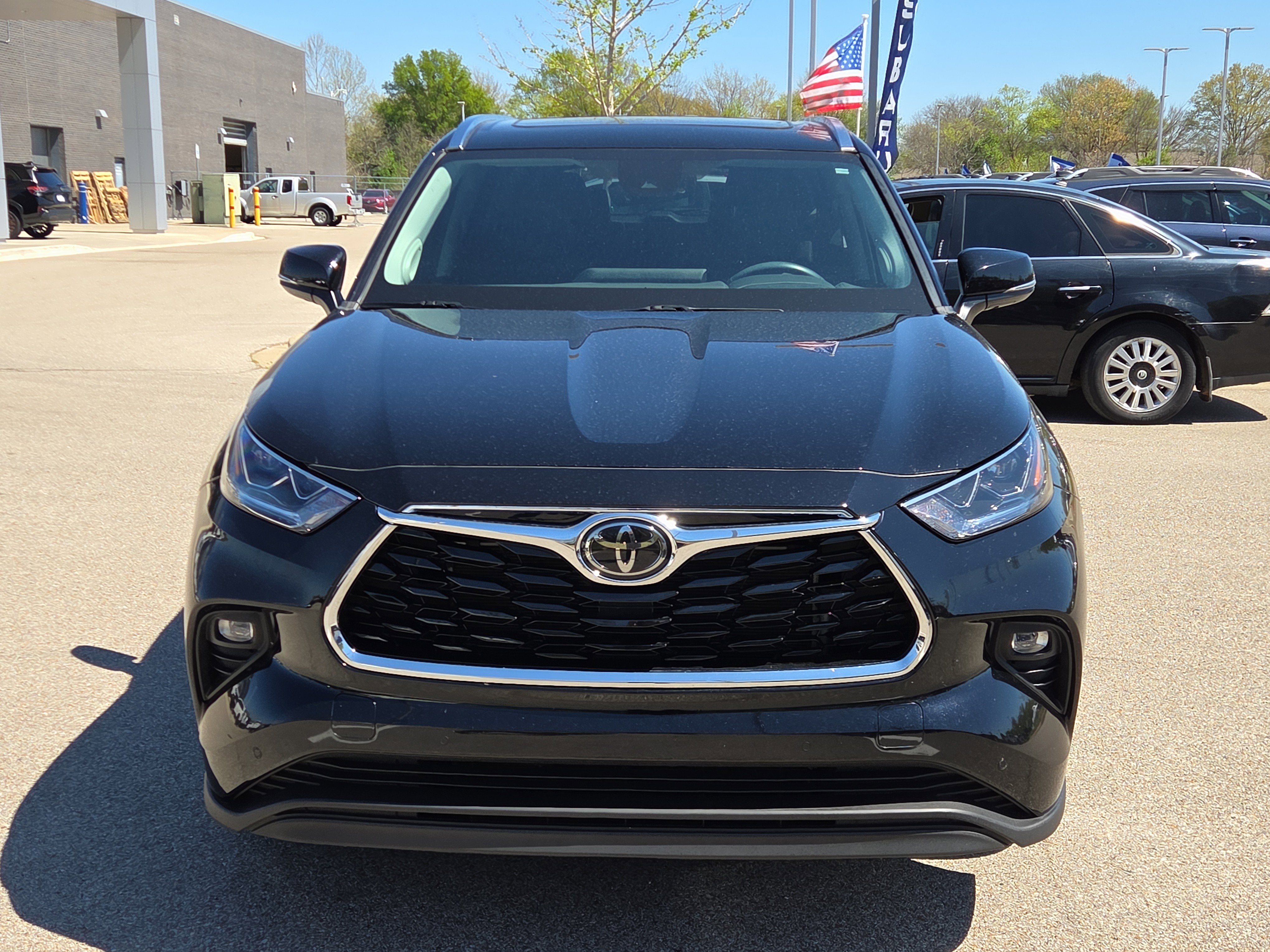 Used 2023 Toyota Highlander Limited image 8