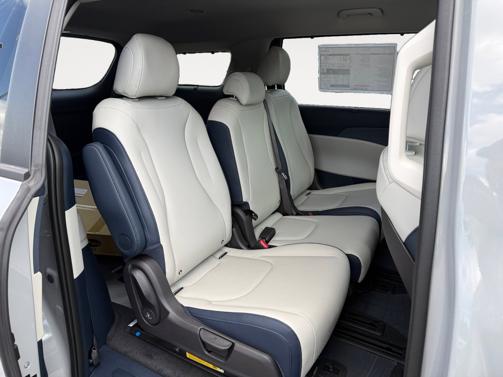 New 2026 Kia Carnival EX FWD image 19