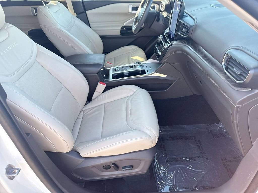 Used 2023 Ford Explorer Platinum w/ Technology Package AWD/4WD image 32