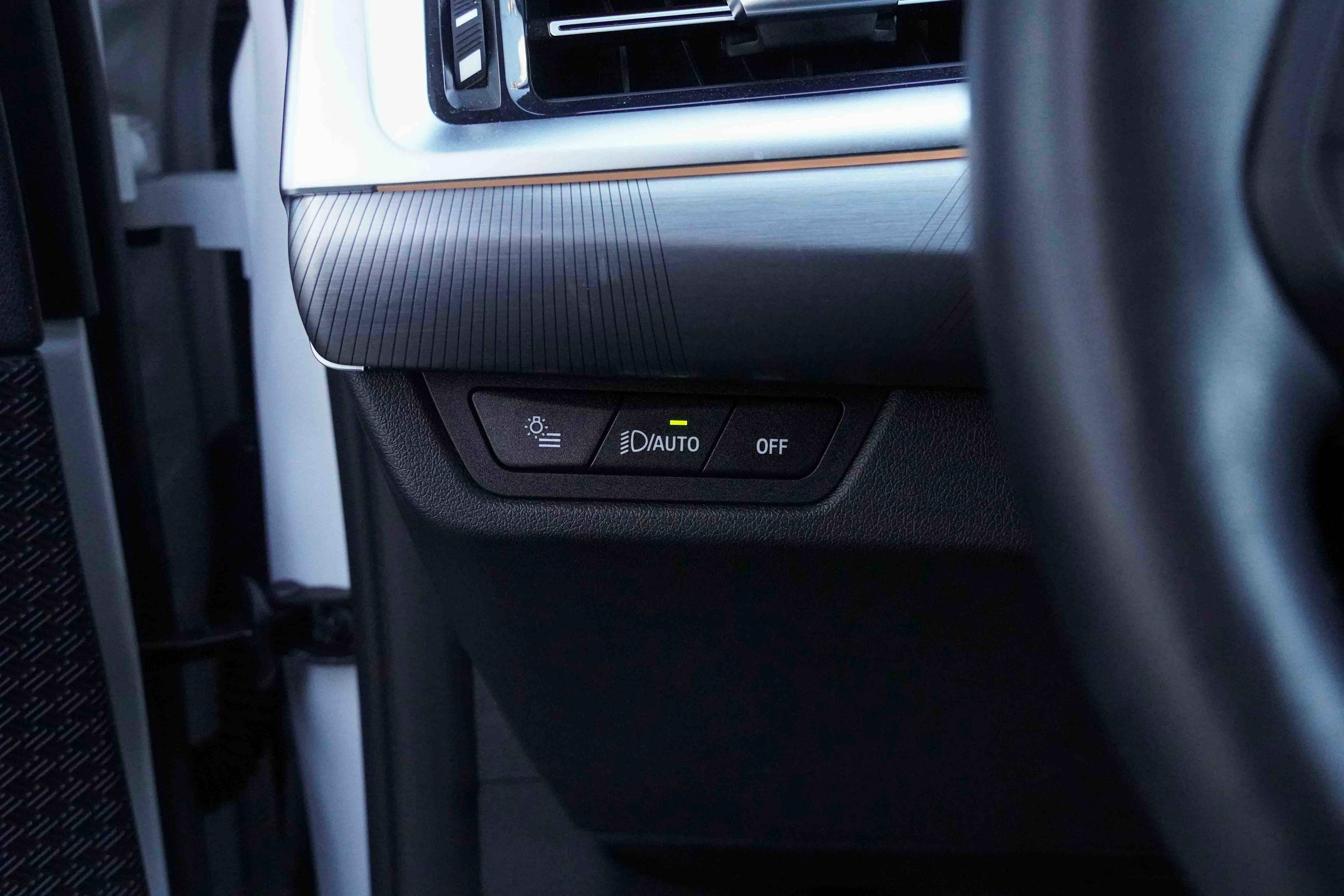 Certified 2025 BMW X2 xDrive28i w/ Premium Package image 17