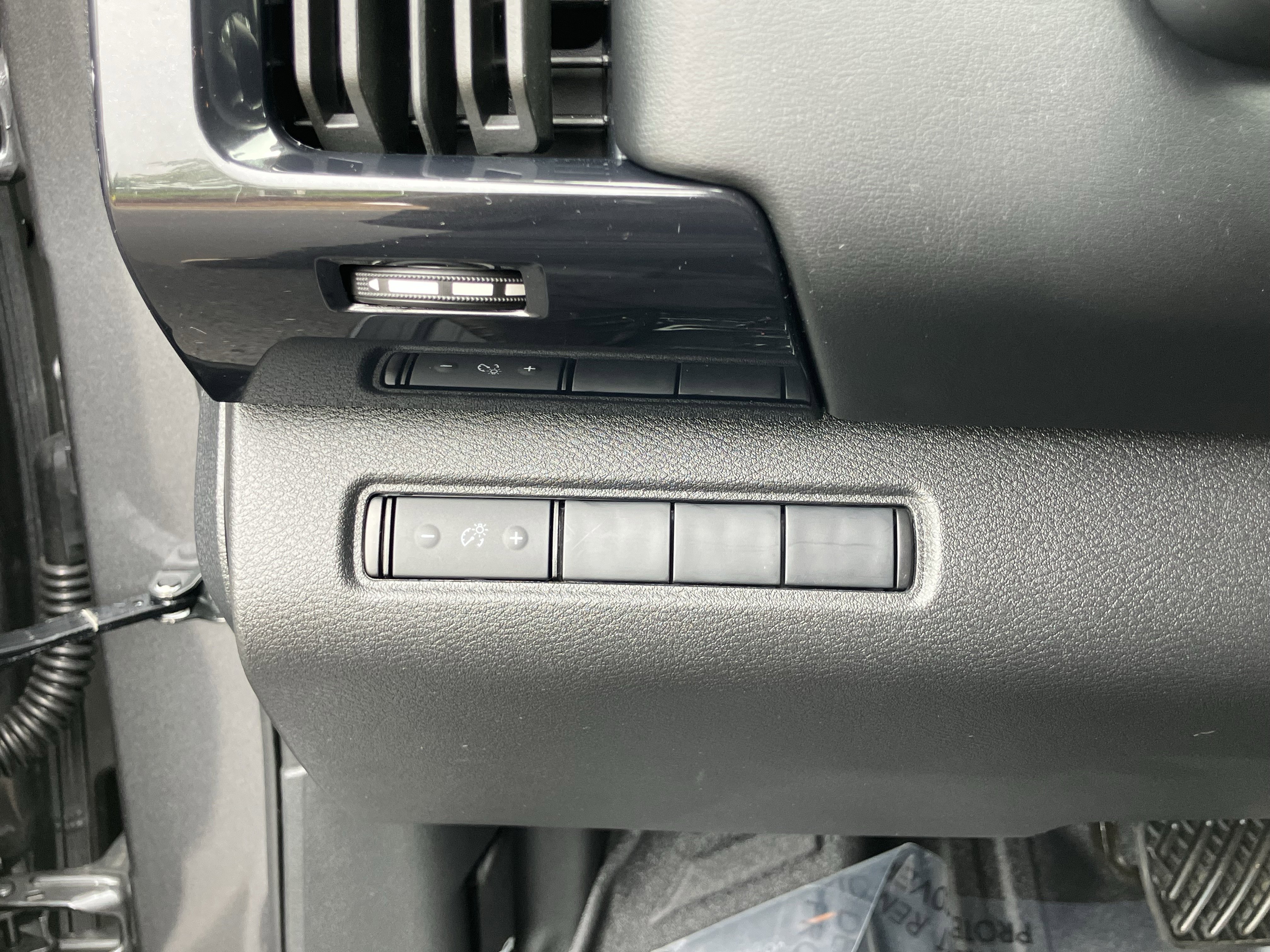 Used 2025 Nissan Pathfinder S FWD image 19