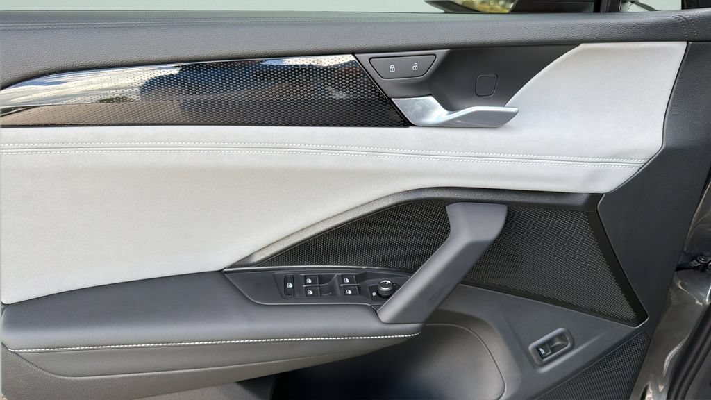 New 2026 Volkswagen Tiguan SE FWD image 22