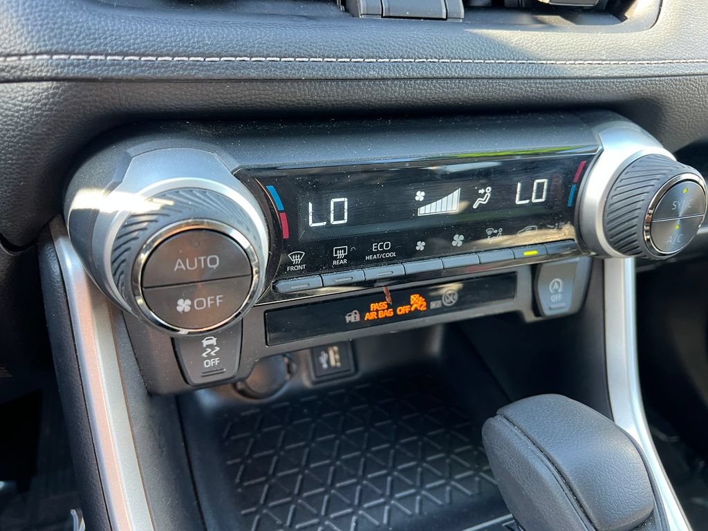 Used 2025 Toyota RAV4 XLE FWD image 32