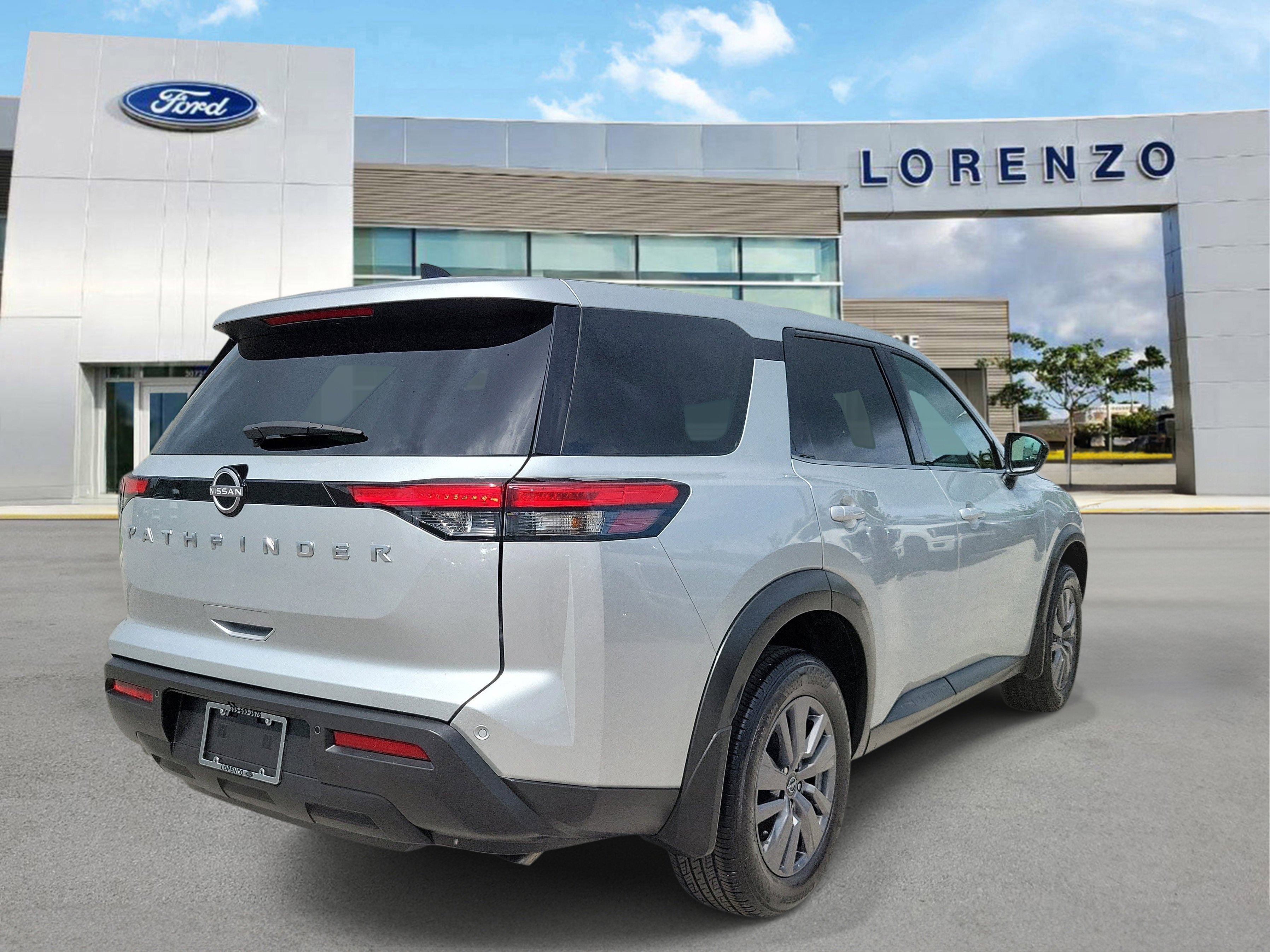Used 2024 Nissan Pathfinder S FWD image 5