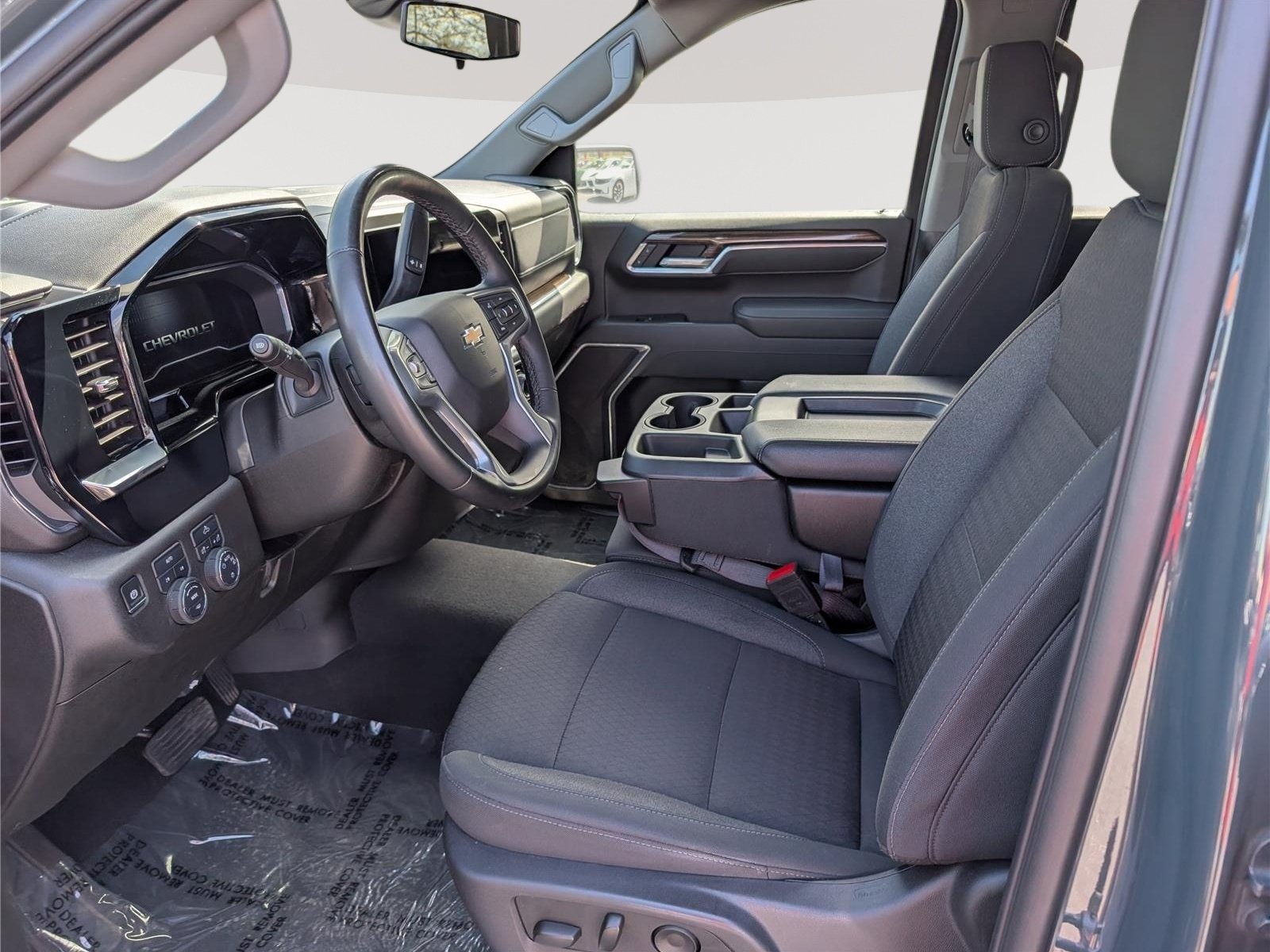 Used 2025 Chevrolet Silverado 1500 LT AWD/4WD image 16