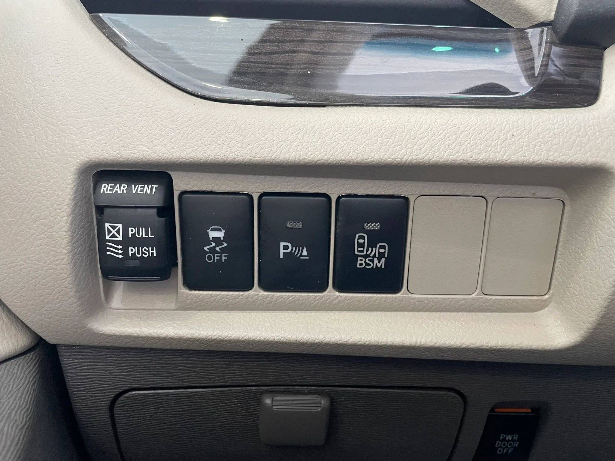 Used 2017 Toyota Sienna XLE Premium AWD/4WD image 10