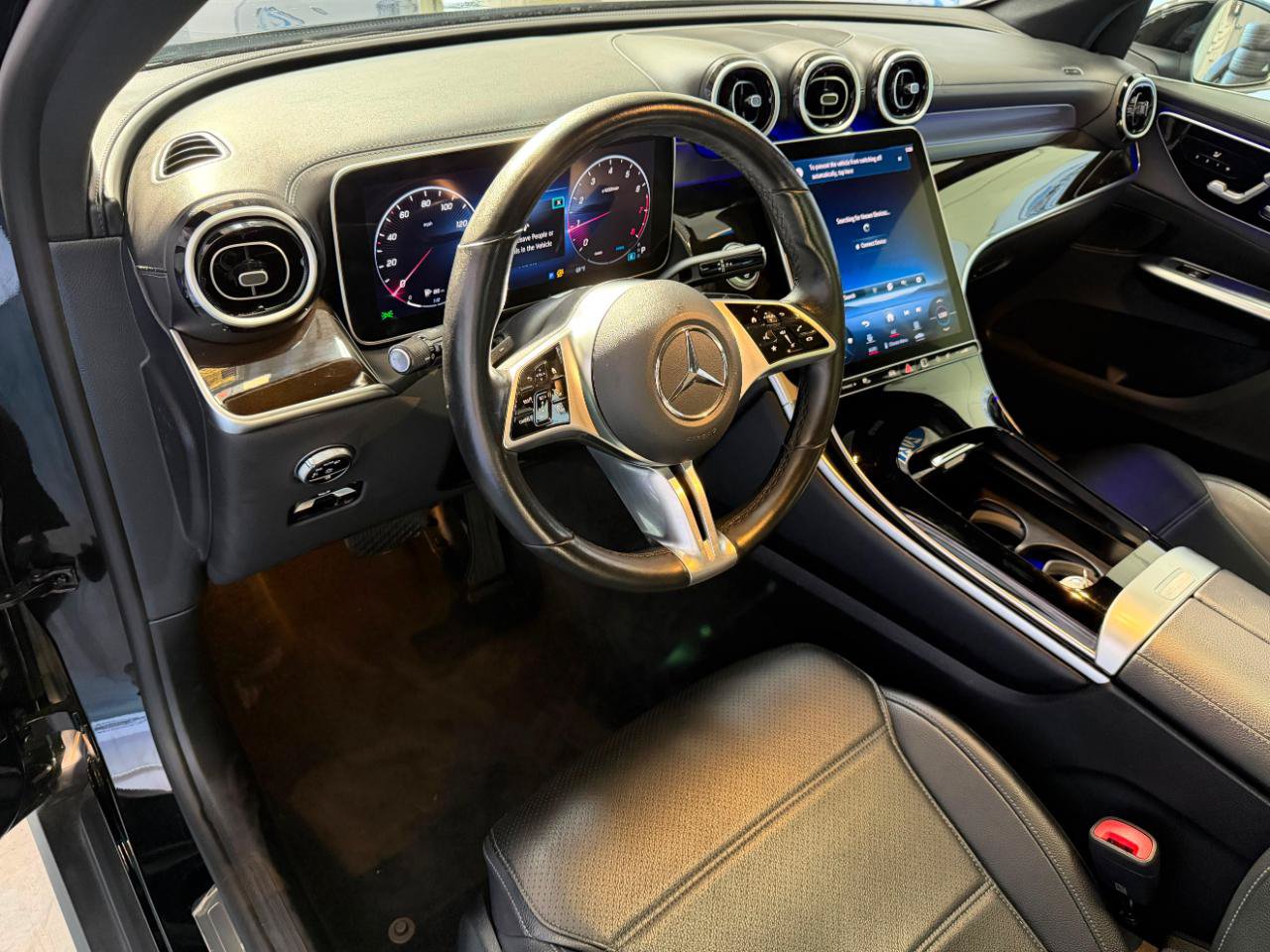Used 2023 Mercedes-Benz GLC 300 4MATIC image 15