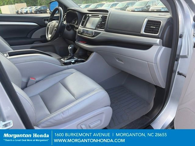 Used 2017 Toyota Highlander XLE w/ Carpet Mat Package AWD/4WD image 43