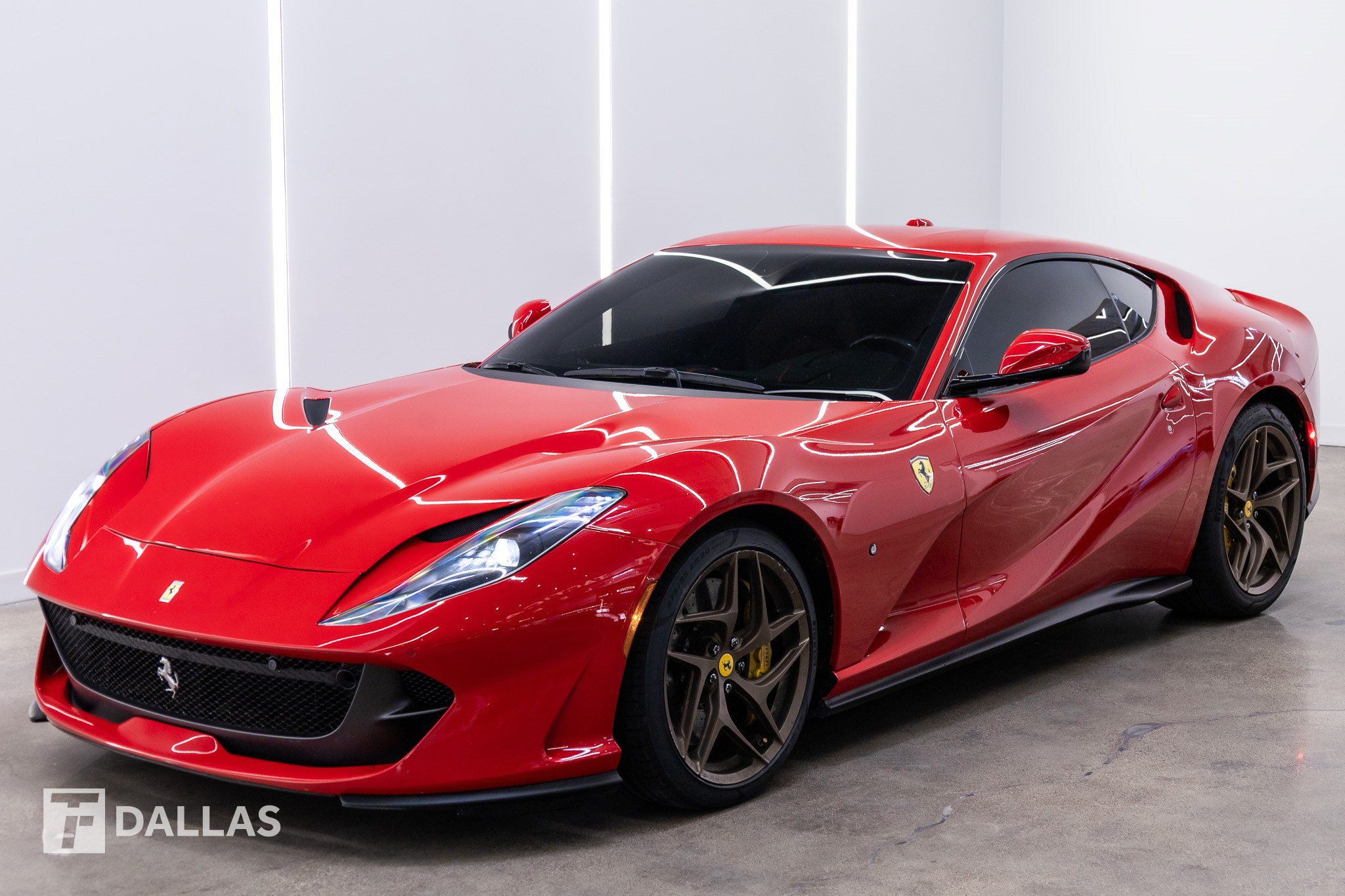 Used 2018 Ferrari 812 Superfast RWD image 2
