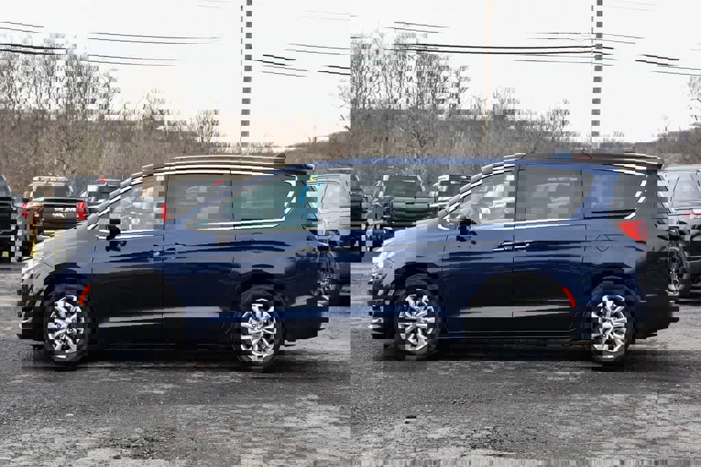 Certified 2019 Chrysler Pacifica Touring Plus image 6