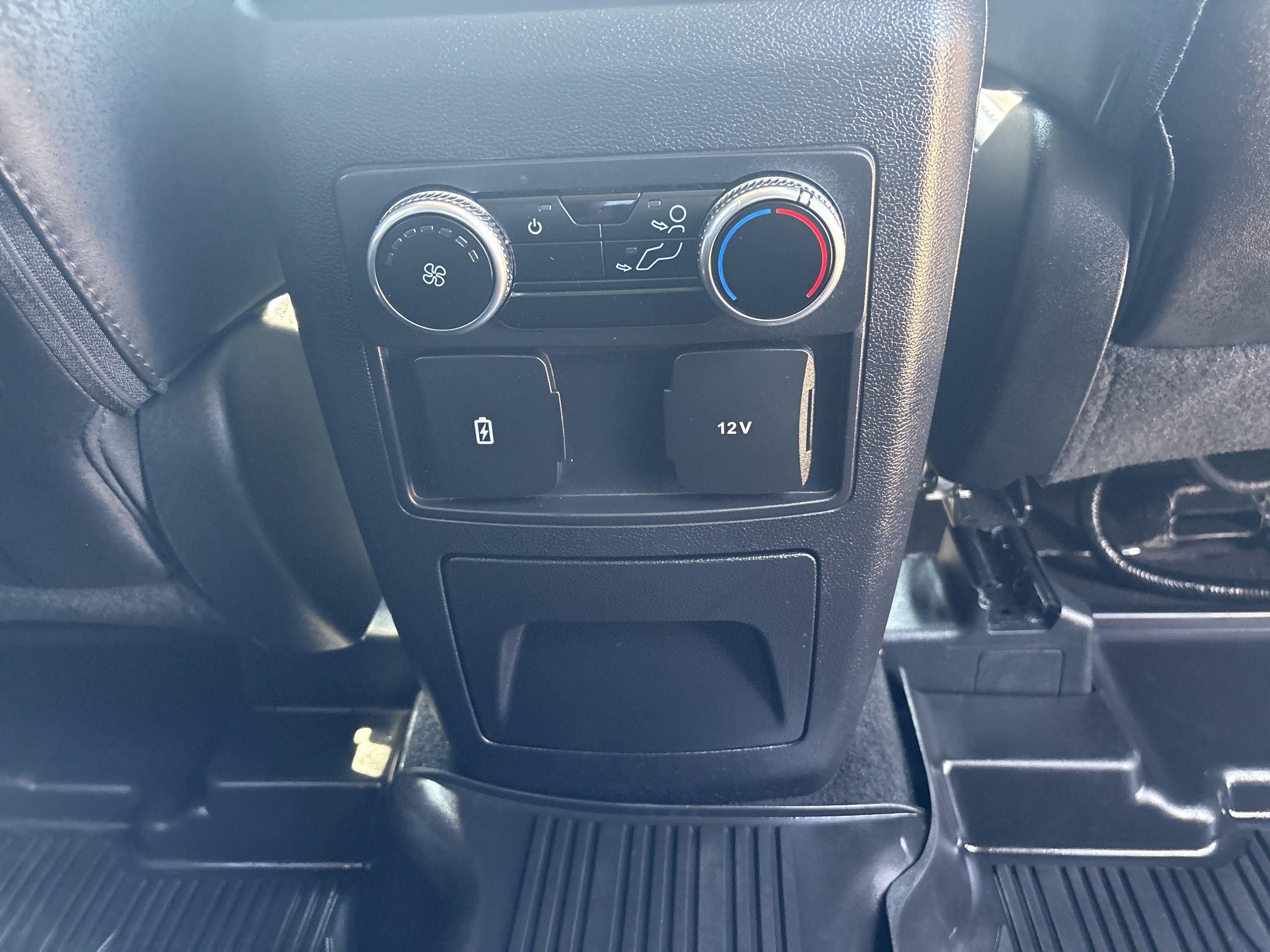 Used 2024 Ford Explorer XLT w/ Equipment Group 202A AWD/4WD image 9