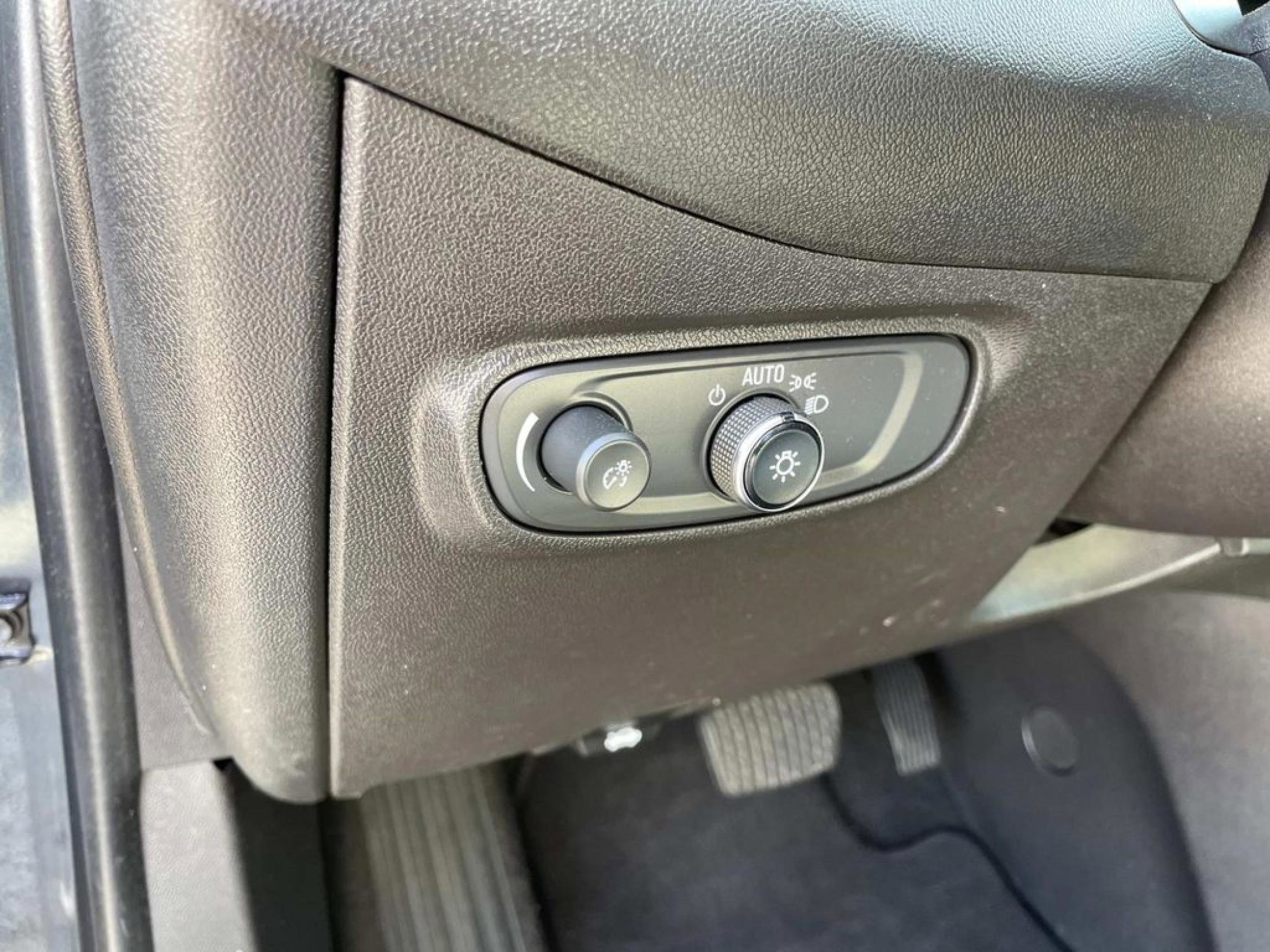 Used 2023 Chevrolet Equinox LT image 18