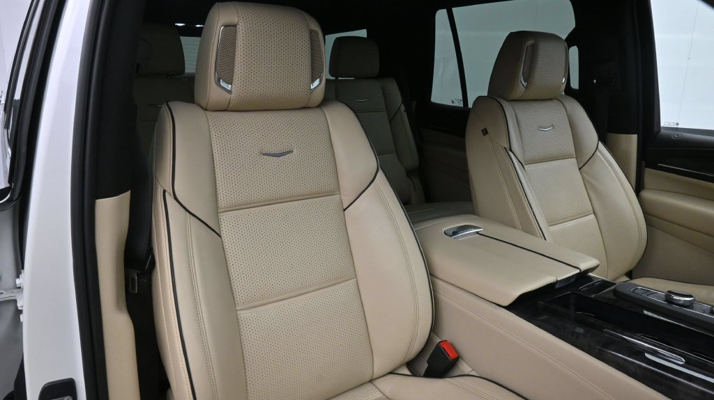 Used 2023 Cadillac Escalade Premium Luxury RWD image 12