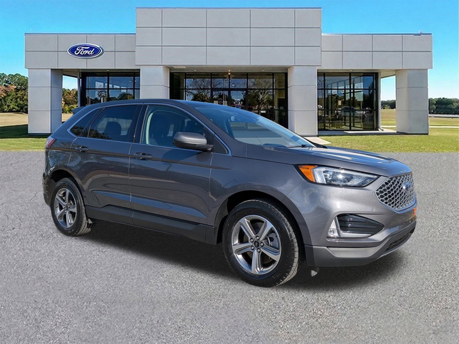 Certified 2023 Ford Edge SEL w/ Convenience Package AWD/4WD image 2