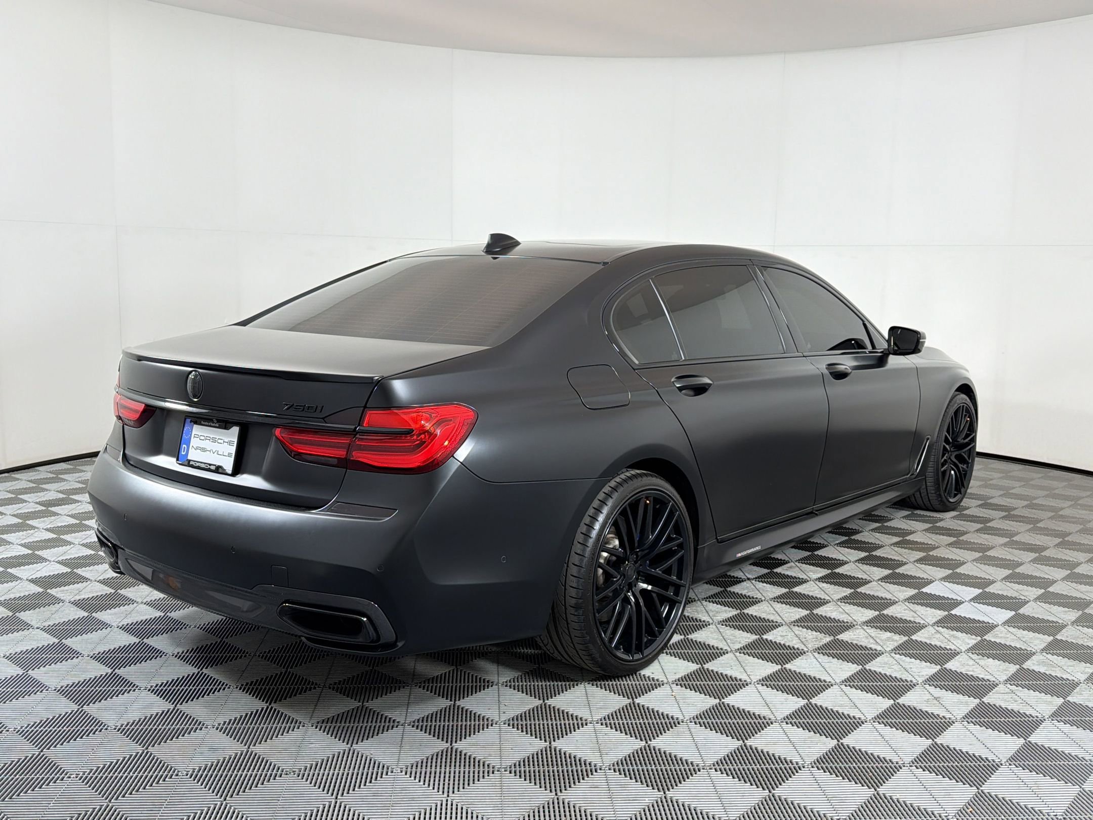 Used 2017 BMW 750i RWD image 10