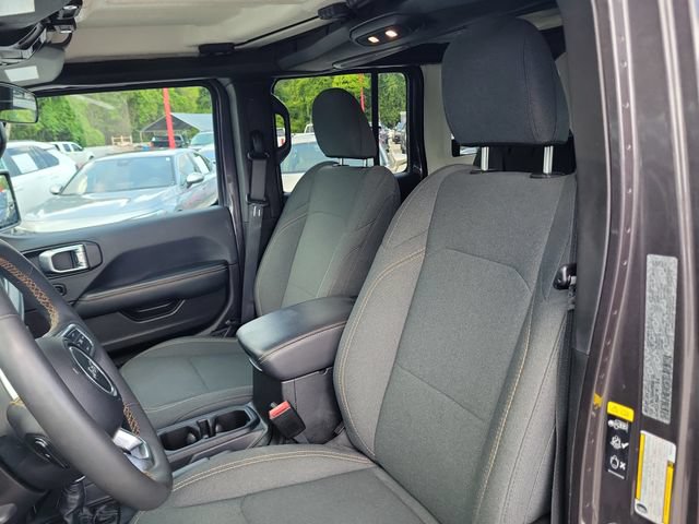 Used 2025 Jeep Wrangler Unlimited Sahara AWD/4WD image 17