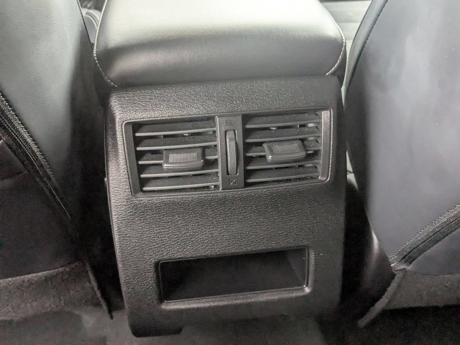 Used 2024 Mitsubishi Outlander SE Black Edition FWD image 34