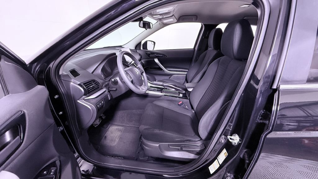 Used 2022 Mitsubishi Eclipse Cross LE image 8