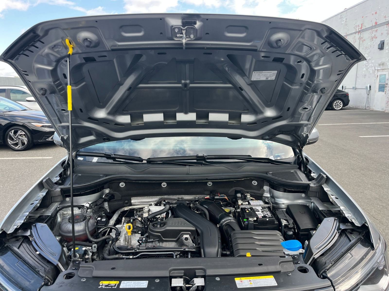 Used 2025 Volkswagen Taos SE FWD image 32