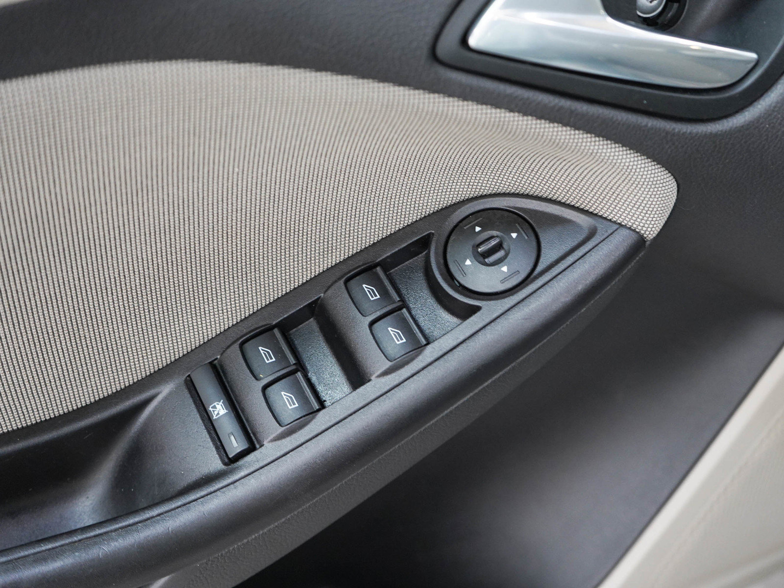 Used 2012 Ford Focus SE FWD image 18