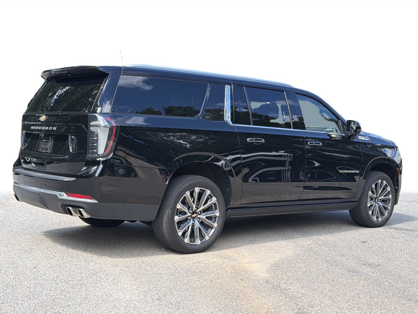 Used 2026 Chevrolet Suburban High Country AWD/4WD image 30