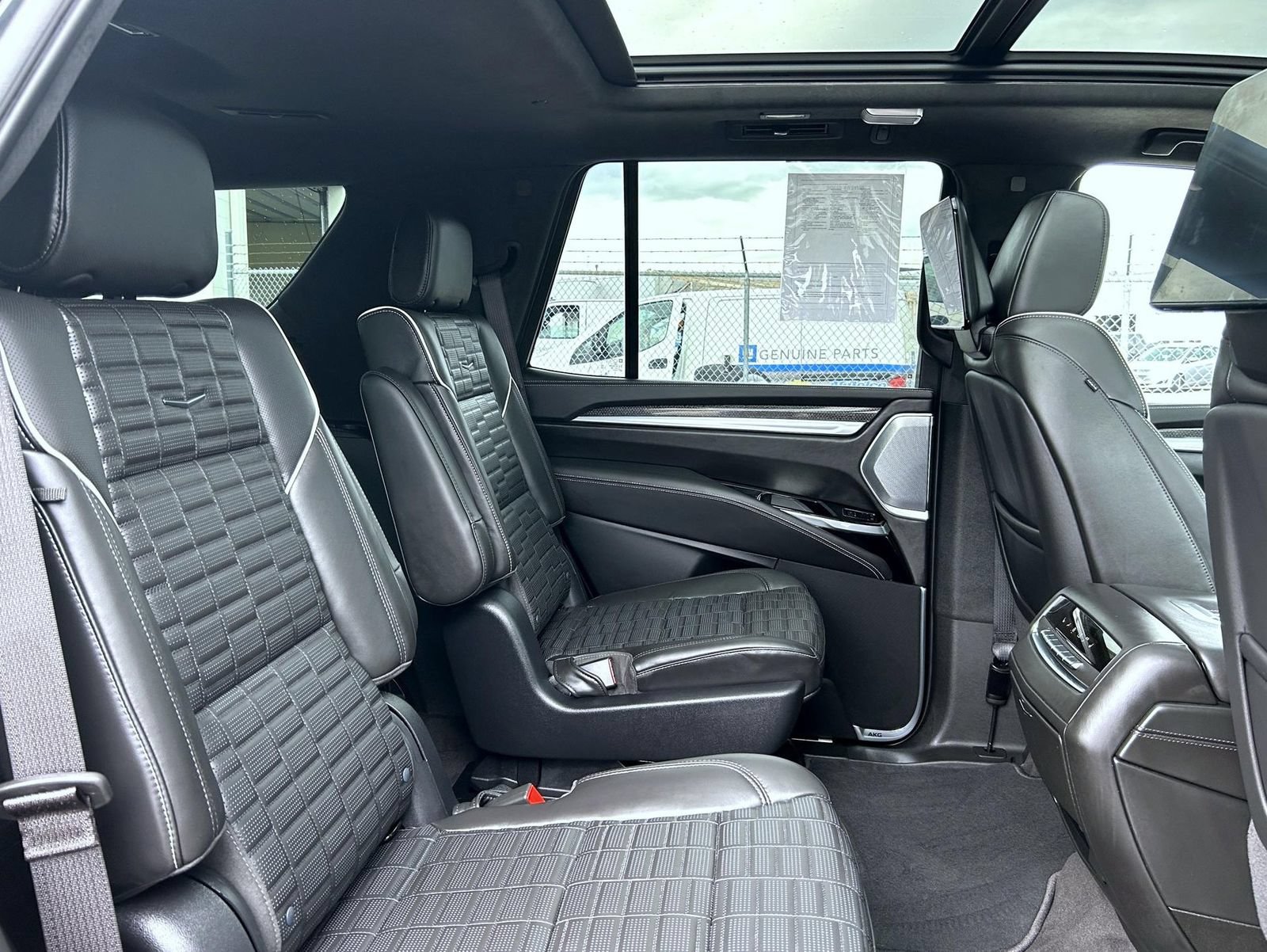Certified 2026 Cadillac Escalade V w/ LPO, ONYX Package AWD/4WD image 20