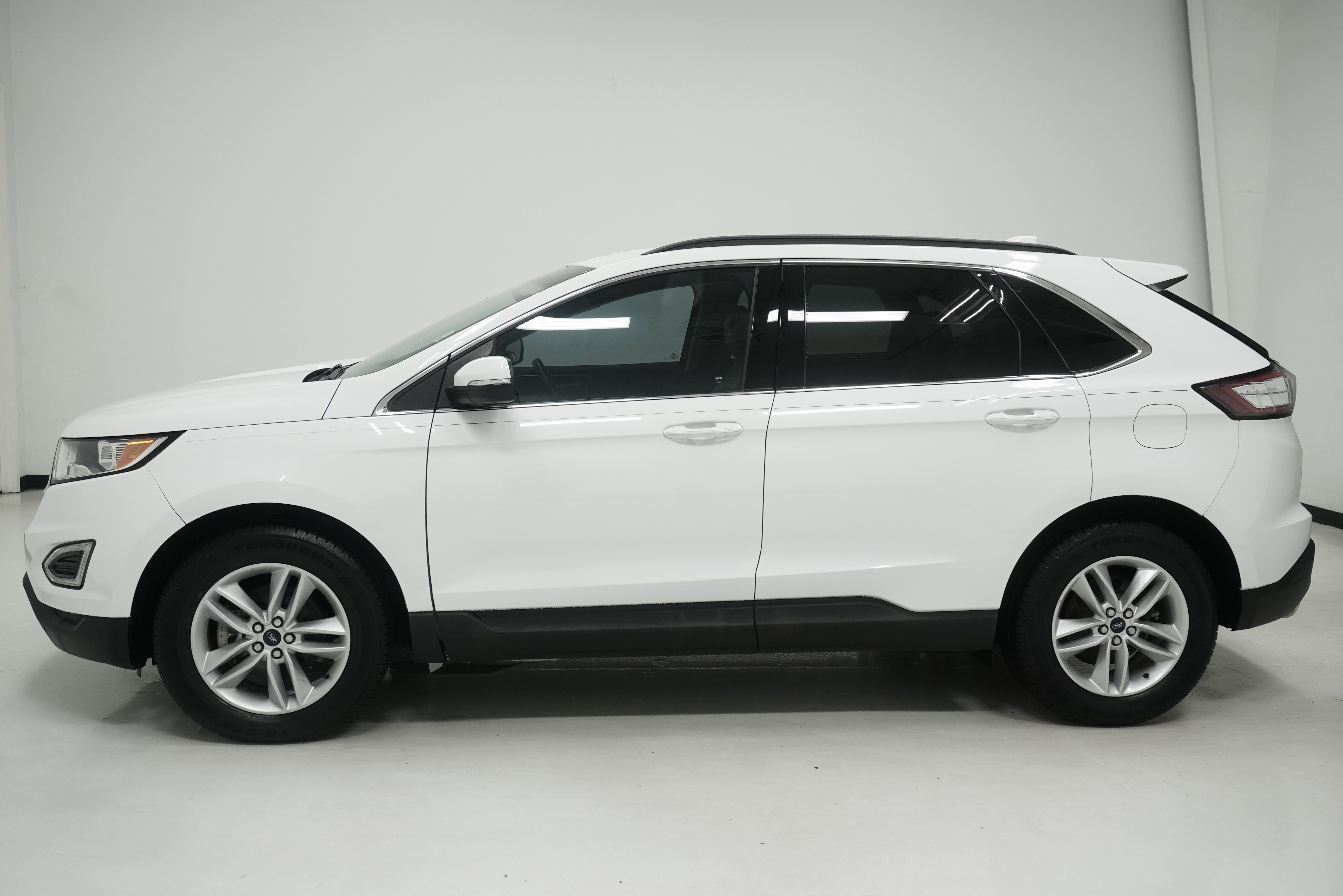 Used 2016 Ford Edge SEL w/ Equipment Group 201A FWD image 7