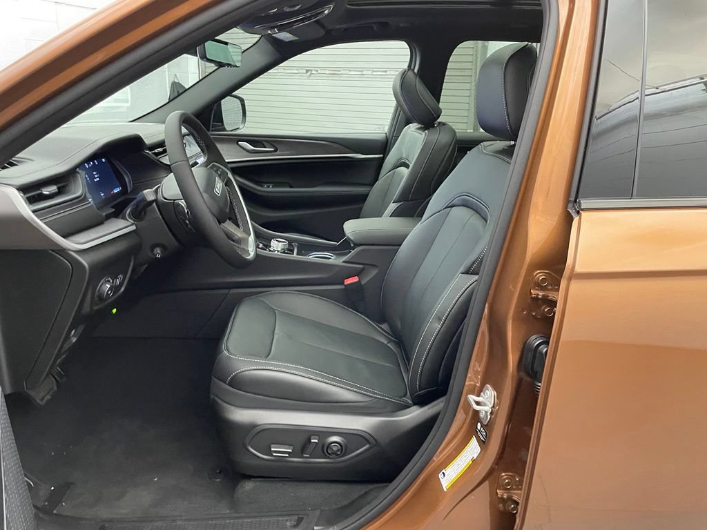 New 2026 Jeep Grand Cherokee Limited AWD/4WD image 17