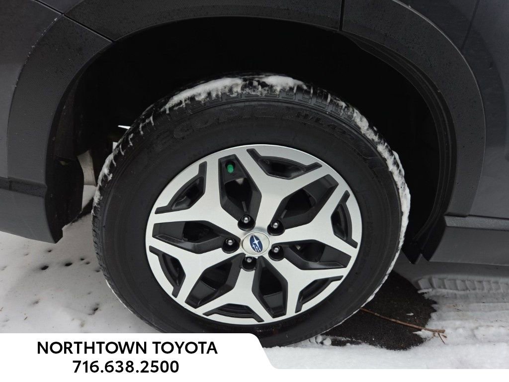 Used 2022 Subaru Forester Premium image 3