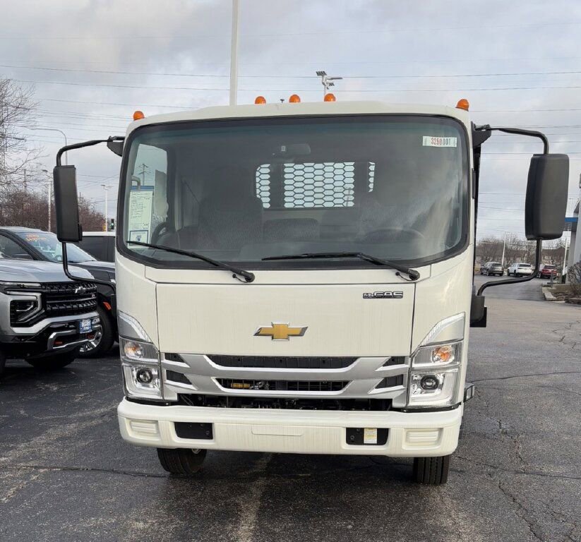 New 2025 Chevrolet Low Cab Forward image 4