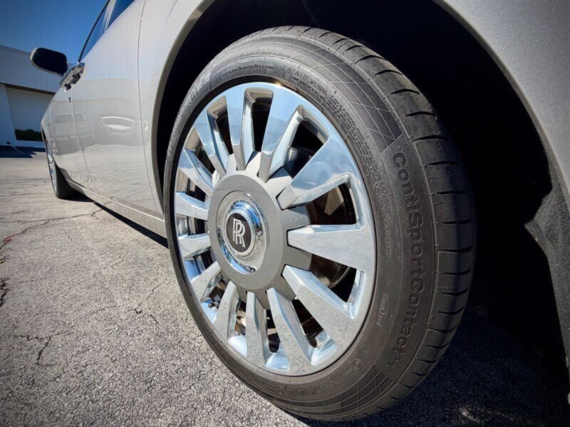 Used 2018 Rolls-Royce Phantom Sedan RWD image 20