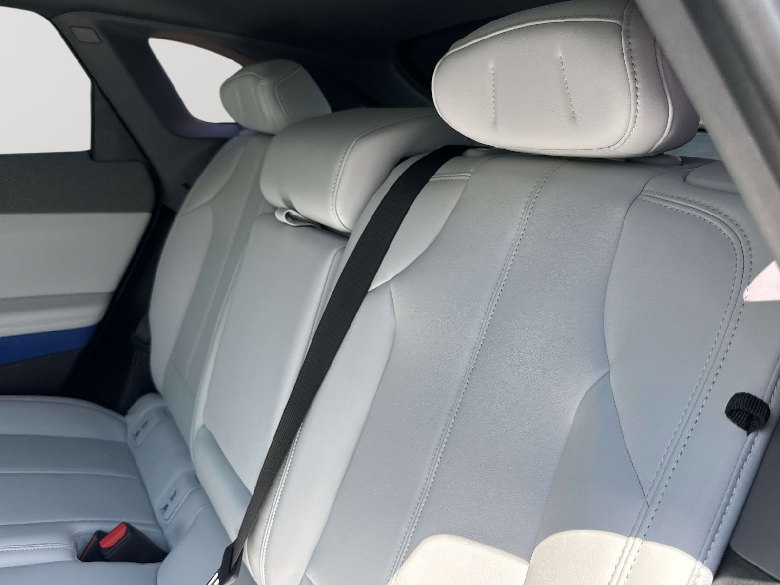 Used 2026 Cadillac Optiq Sport 1 w/ LPO, Floor Liner Package AWD/4WD image 32