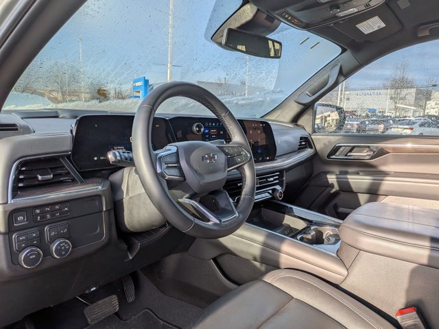 Used 2025 Chevrolet Suburban Z71 image 9