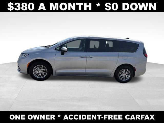 Used 2023 Chrysler Pacifica Touring-L video 2