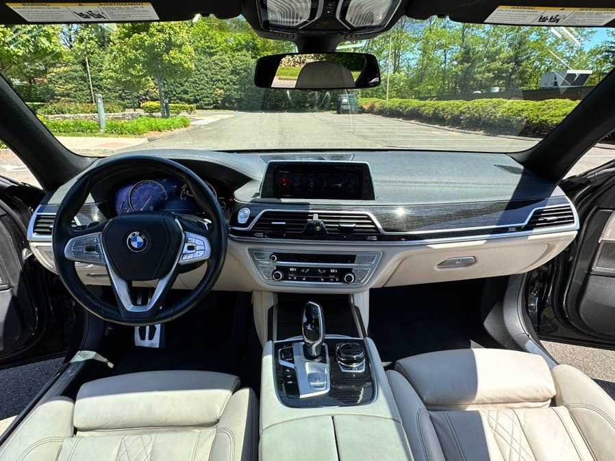 Used 2016 BMW 750i xDrive AWD/4WD image 33