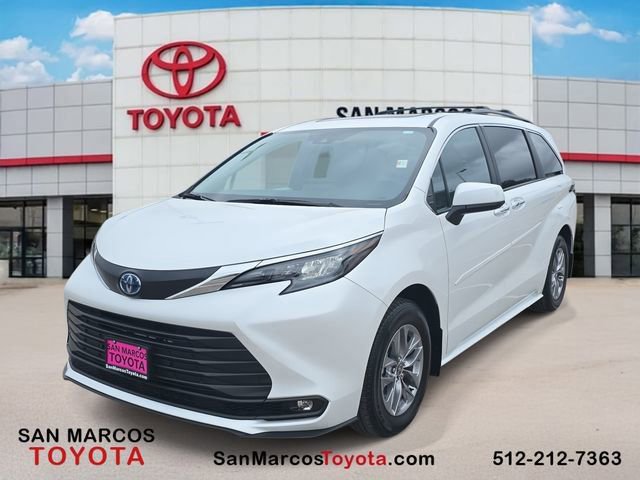Used 2025 Toyota Sienna XLE image 1